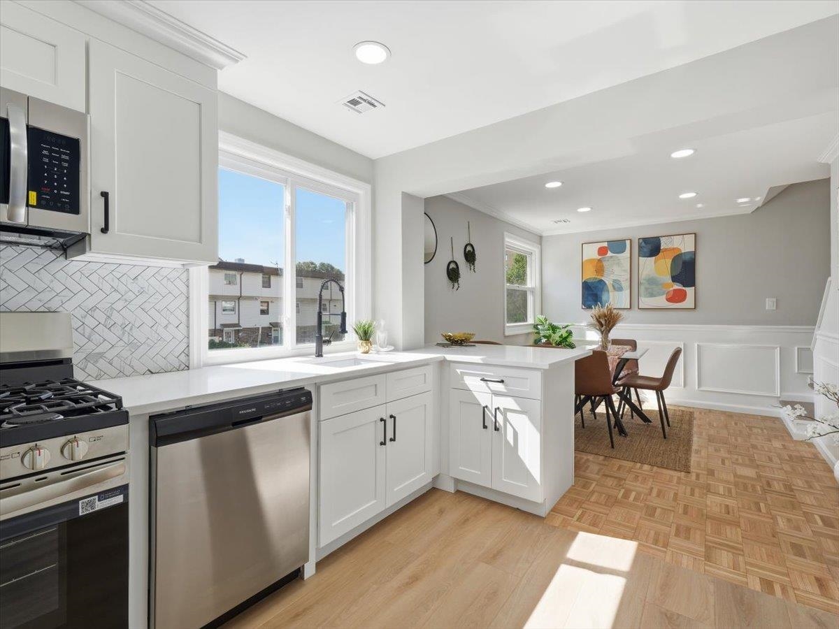2 LAUREL CT