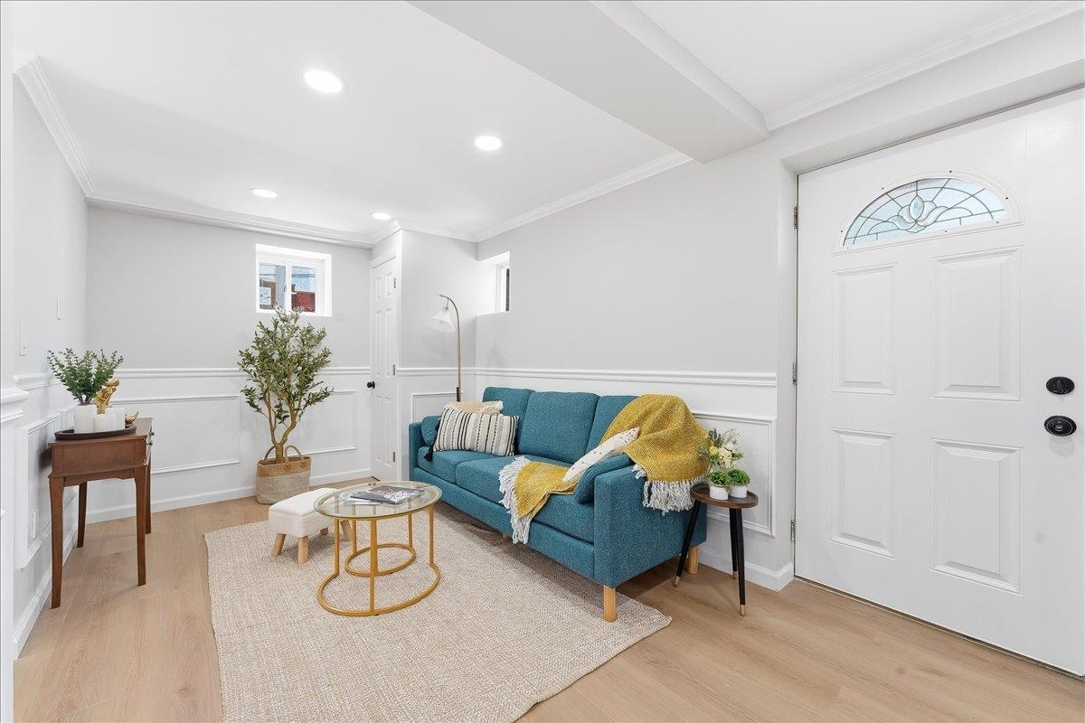 2 LAUREL CT