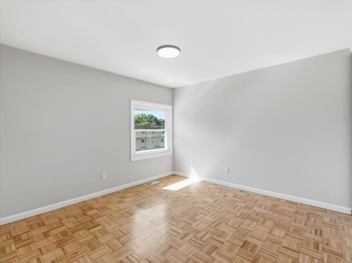 2 LAUREL CT