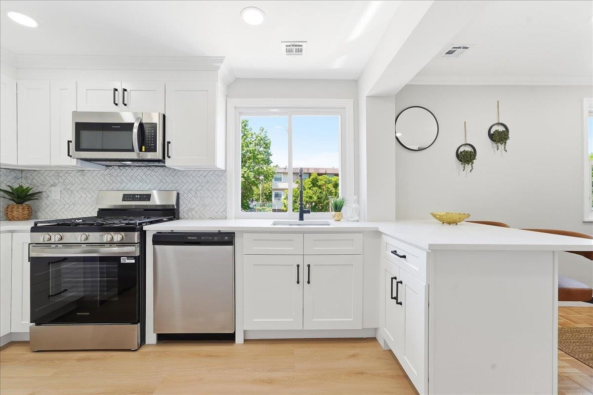 2 LAUREL CT