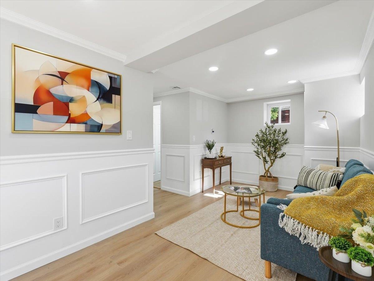 2 LAUREL CT