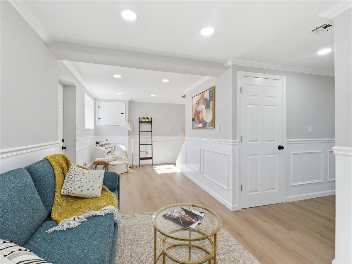 2 LAUREL CT