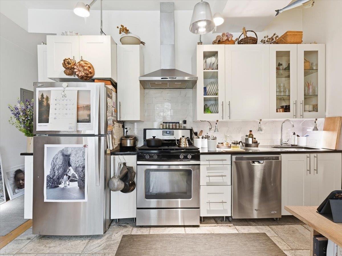 163 GRAND ST Unit: 2