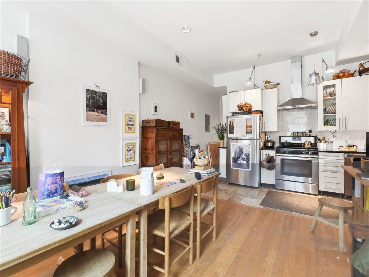163 GRAND ST Unit: 2