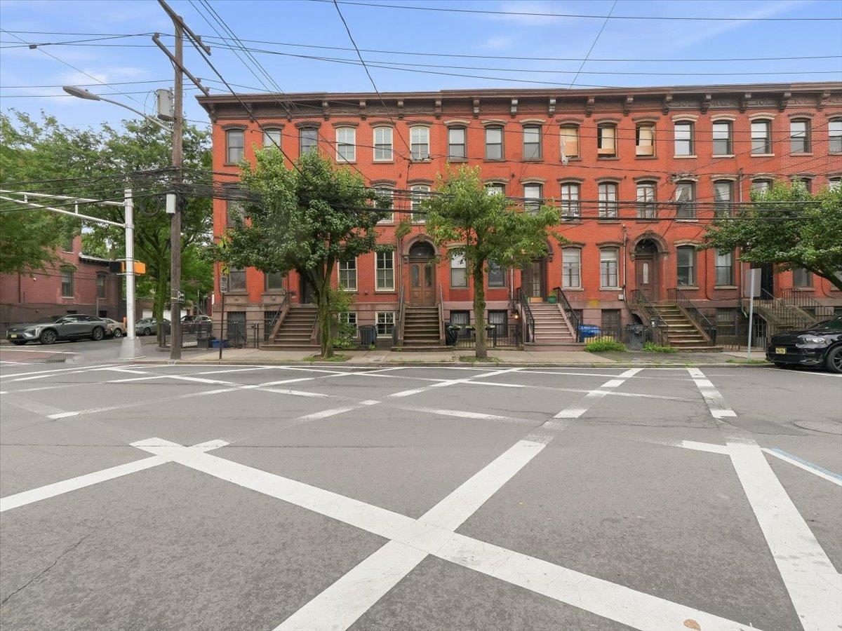 163 GRAND ST Unit: 2