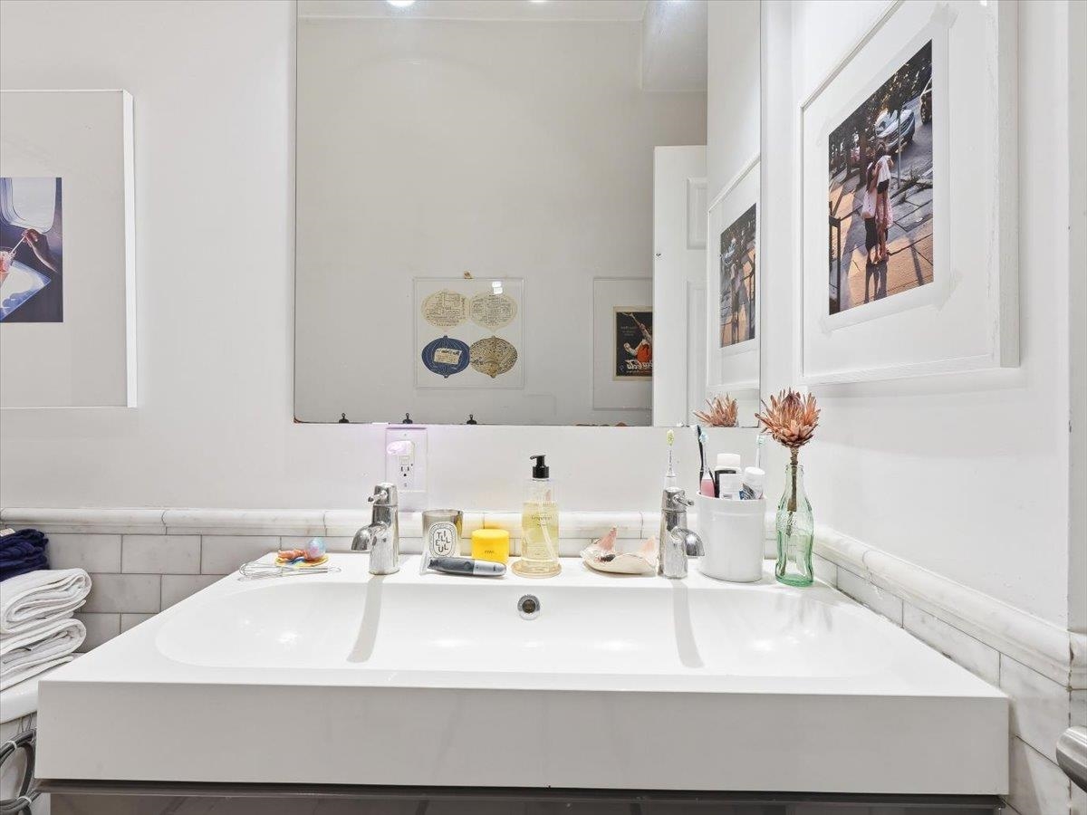 163 GRAND ST Unit: 2