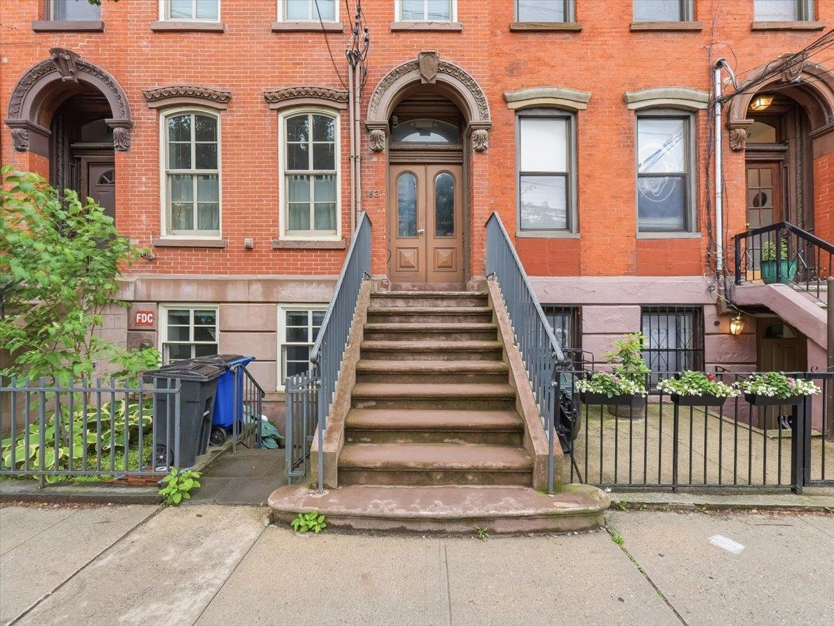 163 GRAND ST Unit: 2