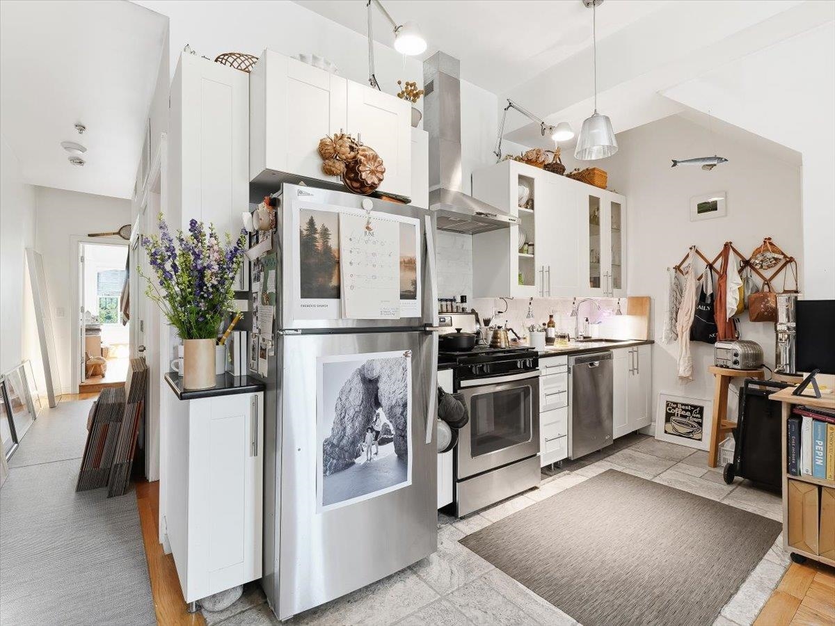 163 GRAND ST Unit: 2