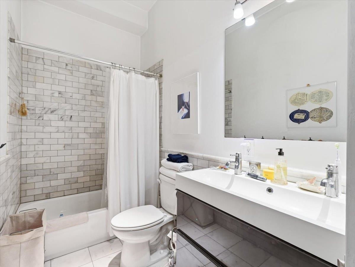 163 GRAND ST Unit: 2