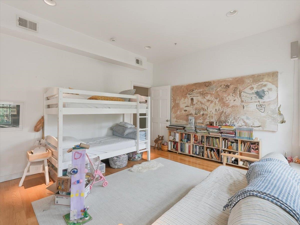 163 GRAND ST Unit: 2