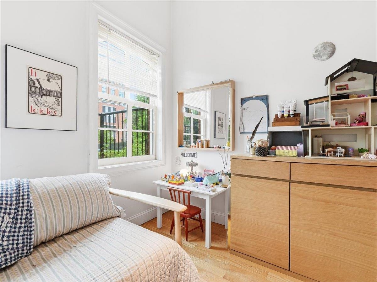 163 GRAND ST Unit: 2