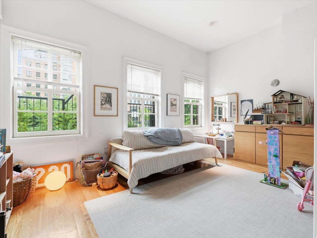 163 GRAND ST Unit: 2