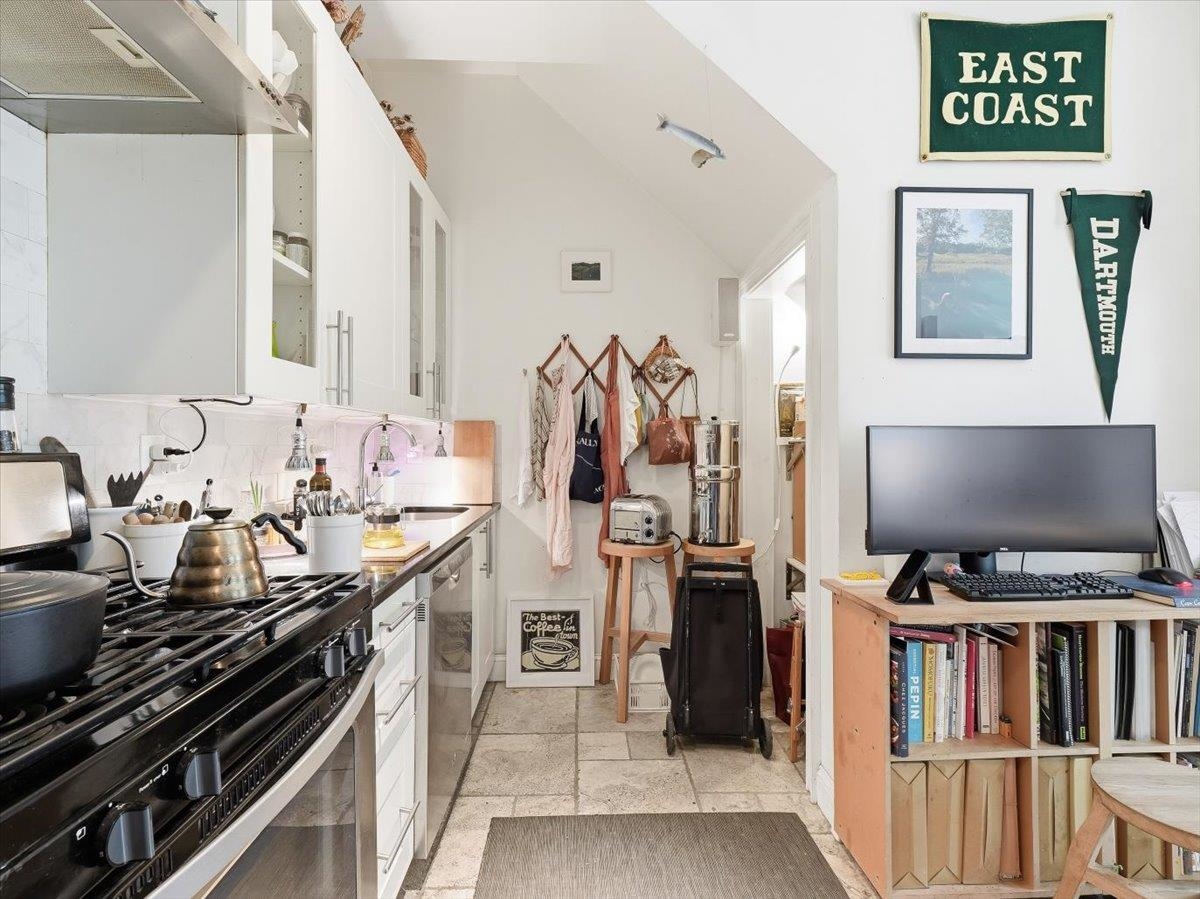 163 GRAND ST Unit: 2