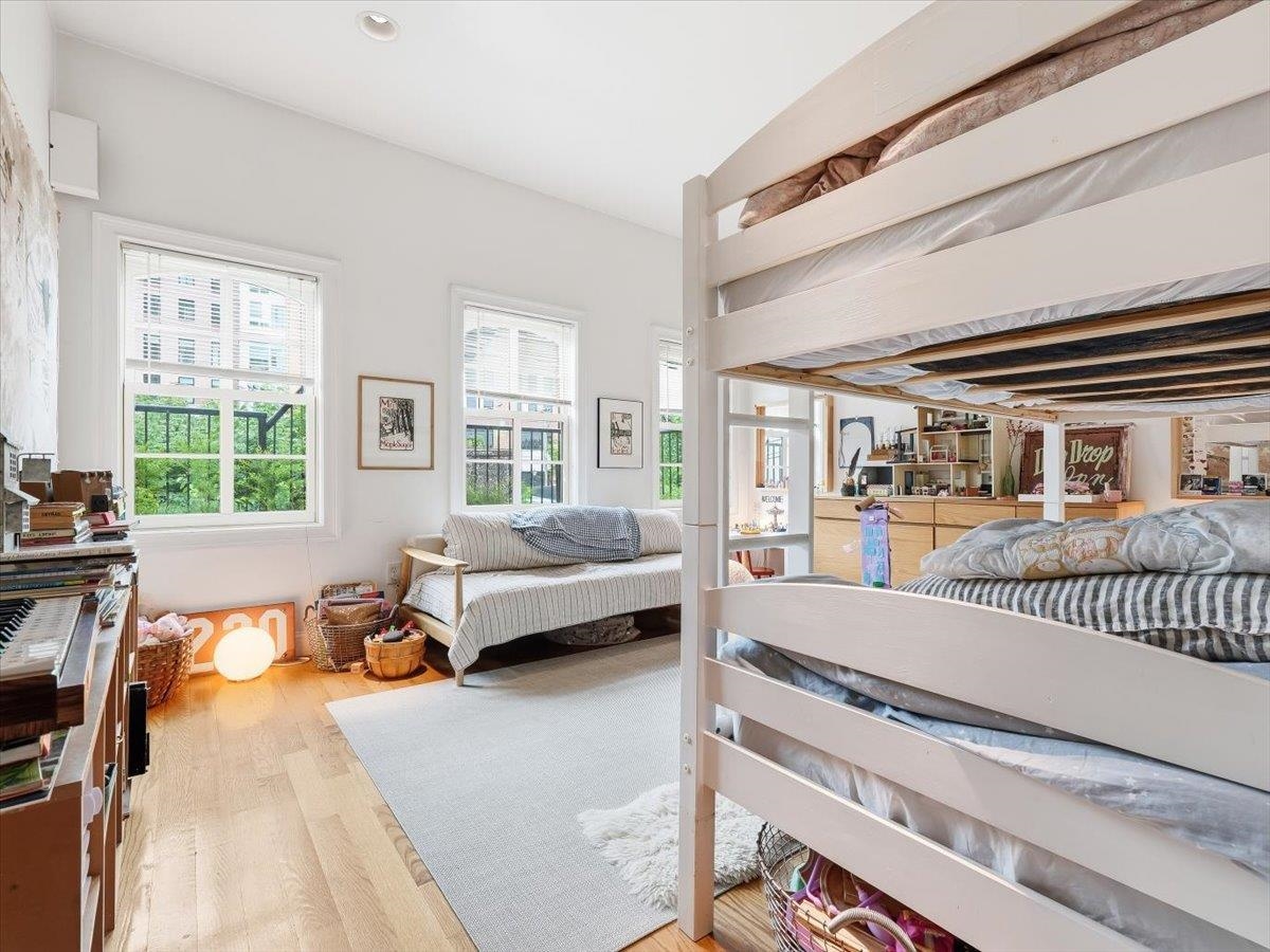 163 GRAND ST Unit: 2