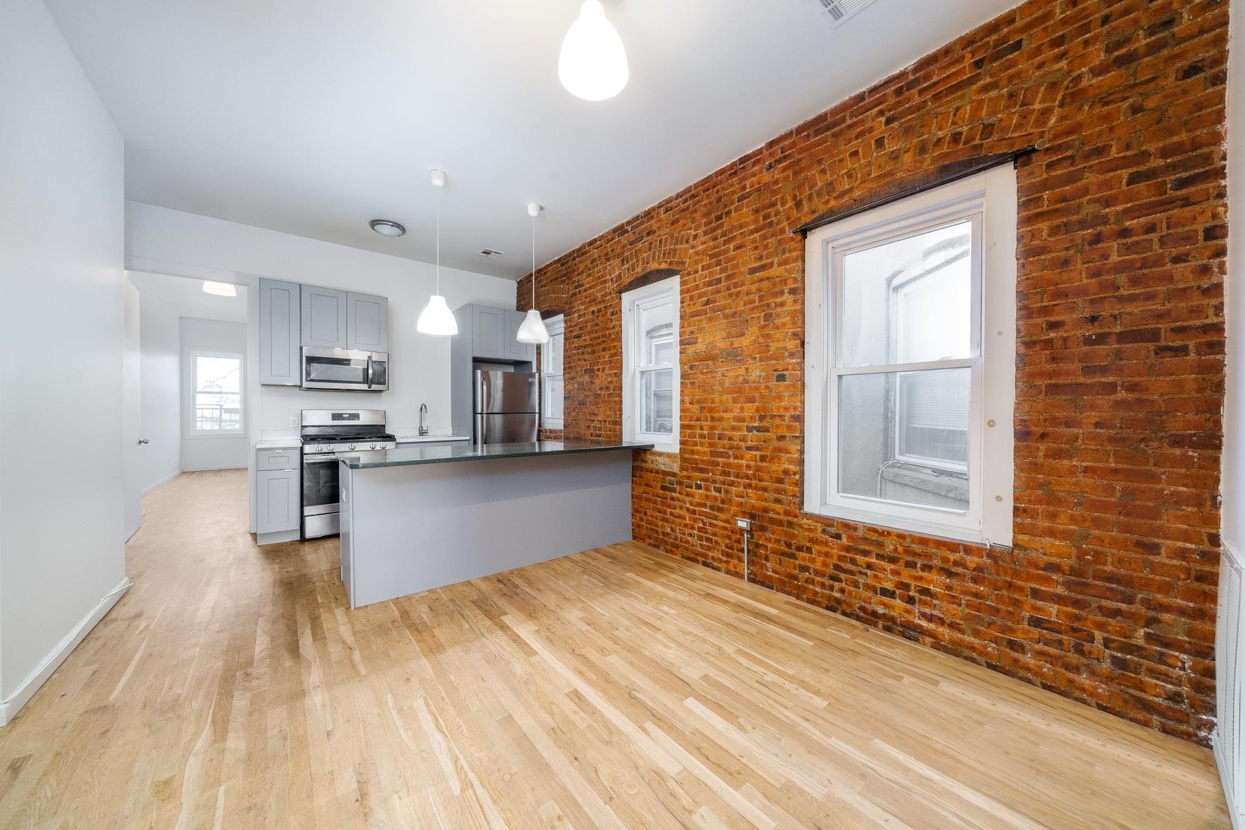 386 BERGEN AVE