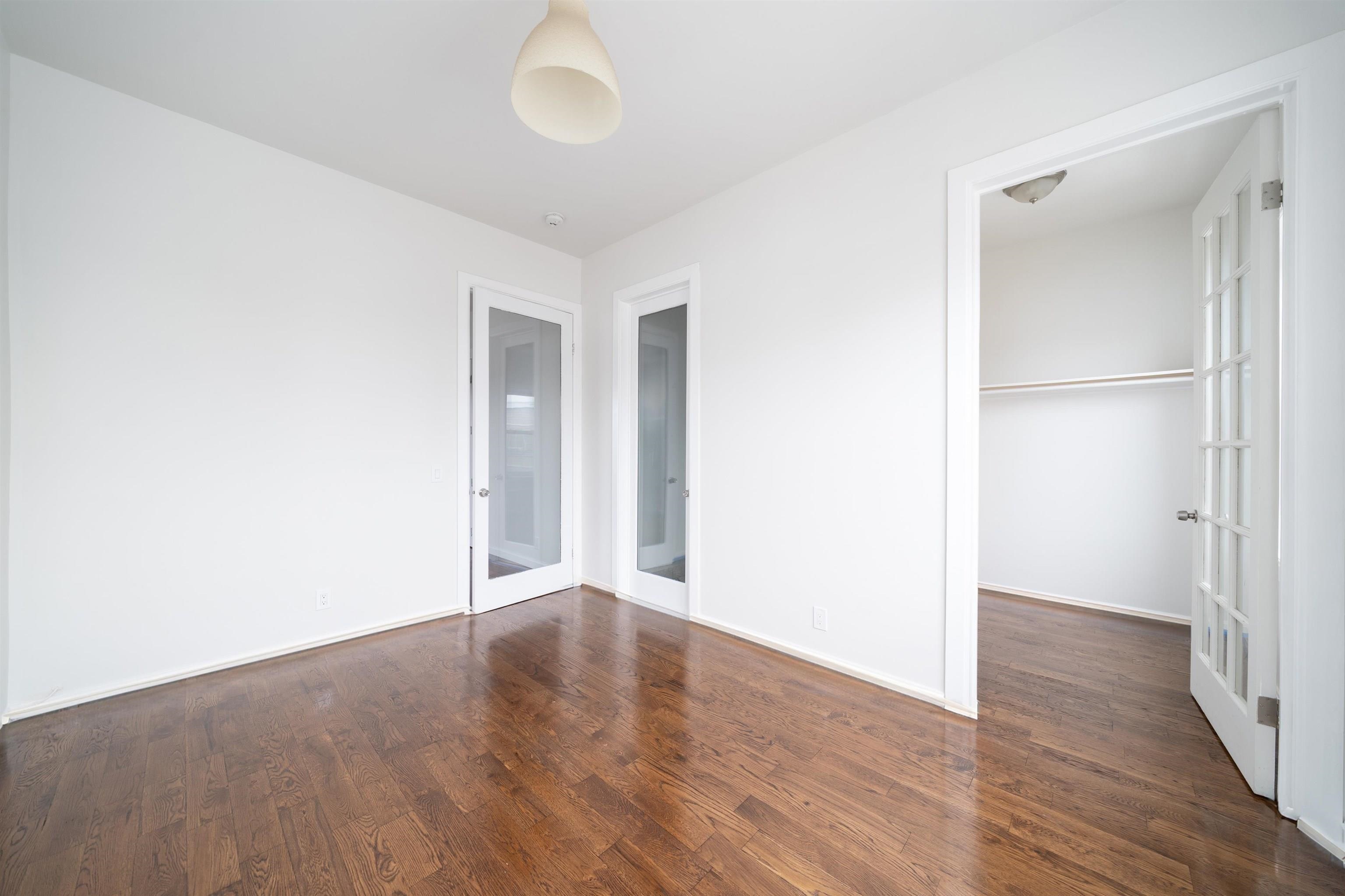 386 BERGEN AVE