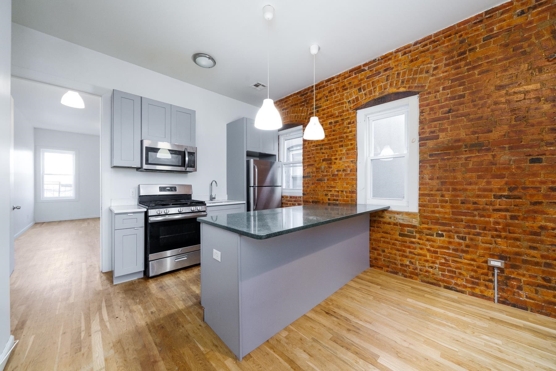 386 BERGEN AVE