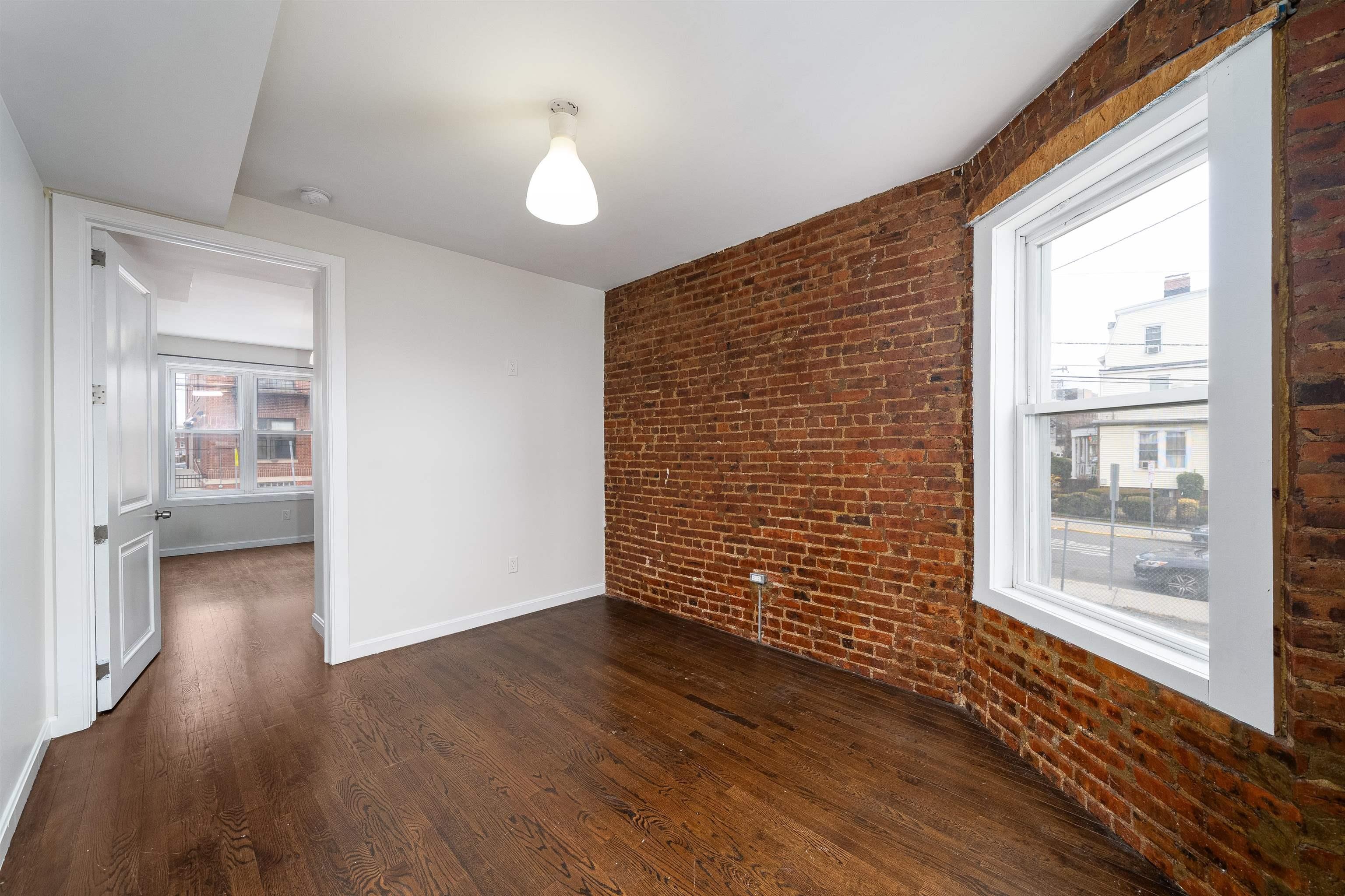 386 BERGEN AVE