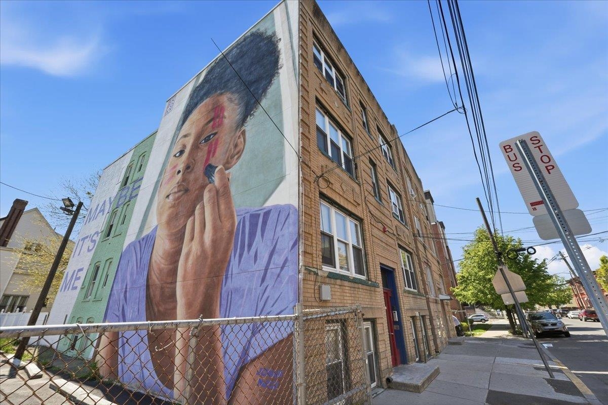 386 BERGEN AVE
