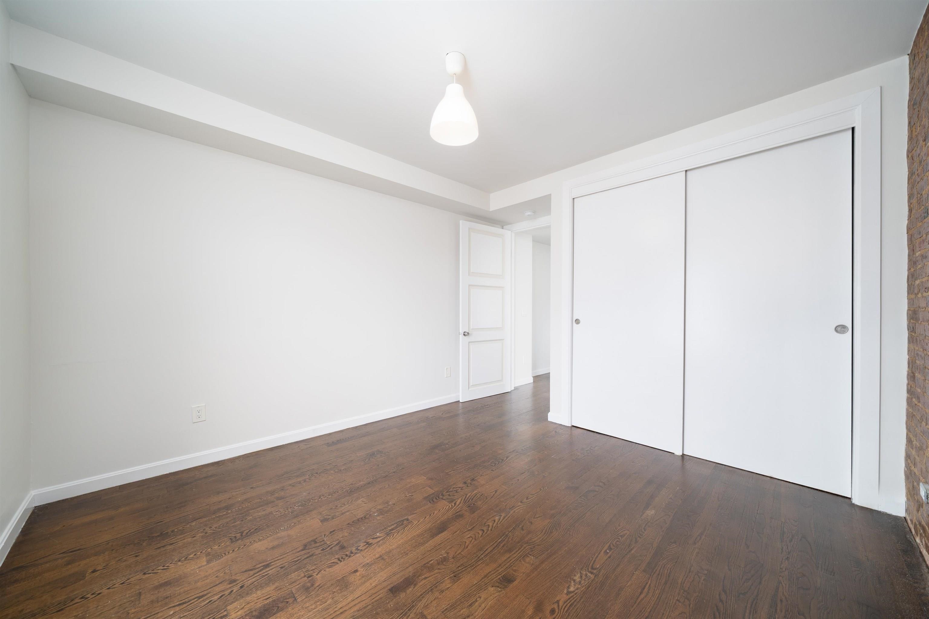 386 BERGEN AVE