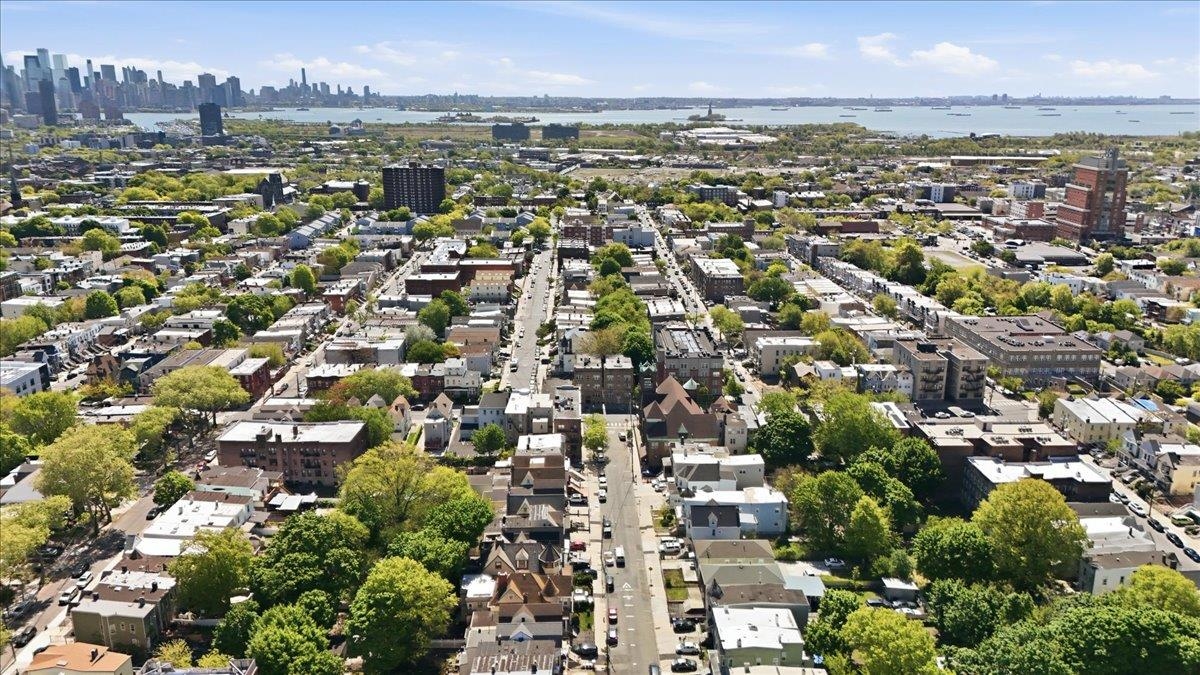 386 BERGEN AVE