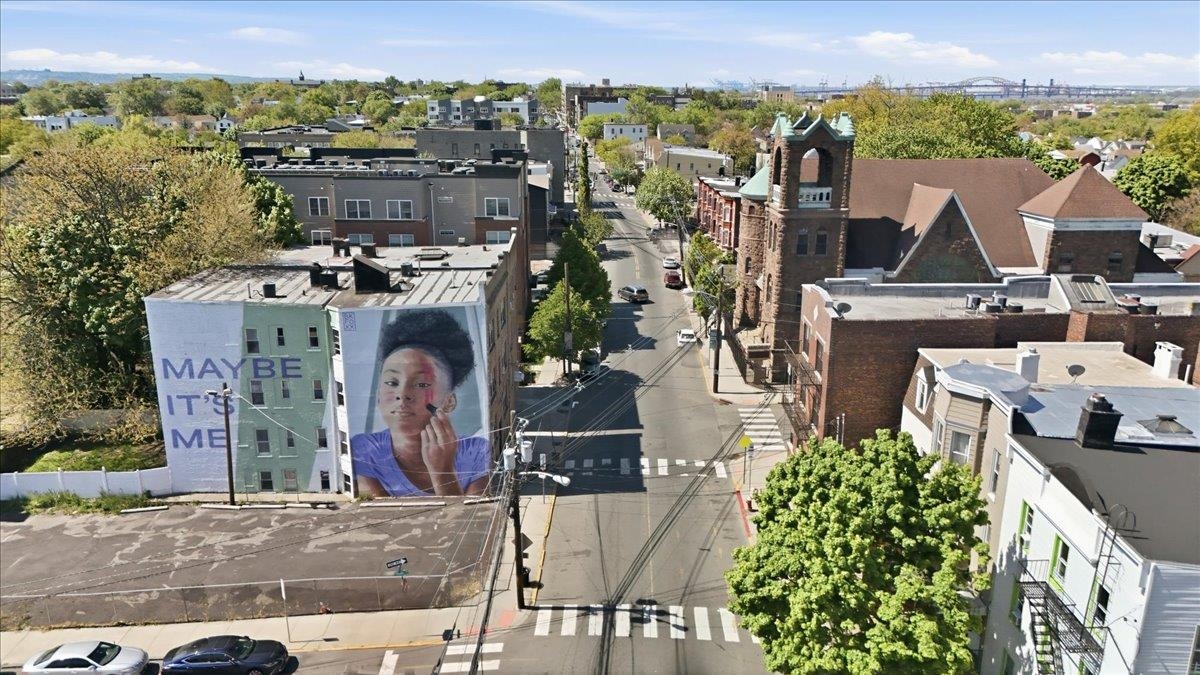 386 BERGEN AVE