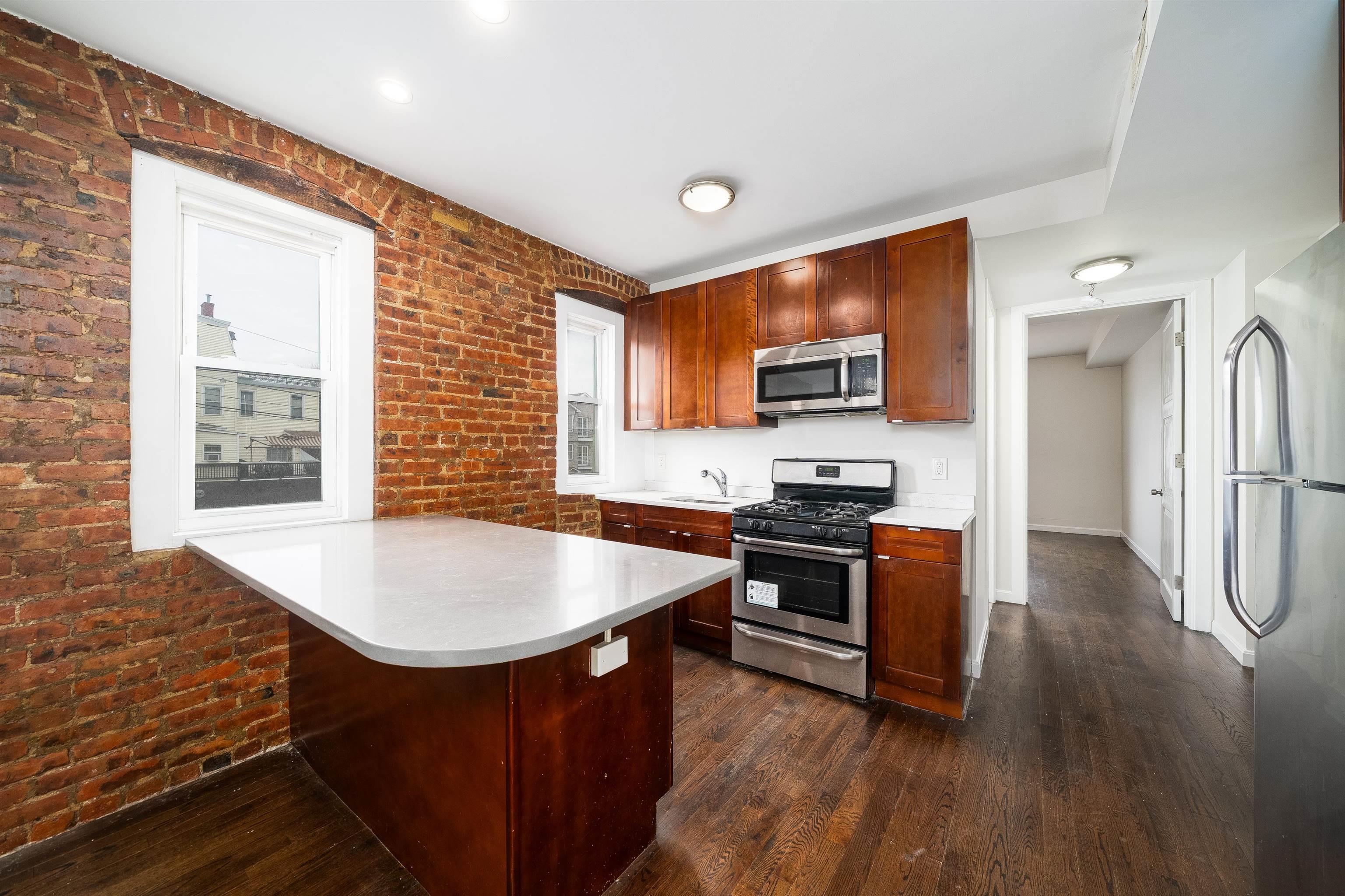 386 BERGEN AVE