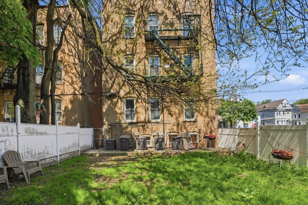 386 BERGEN AVE