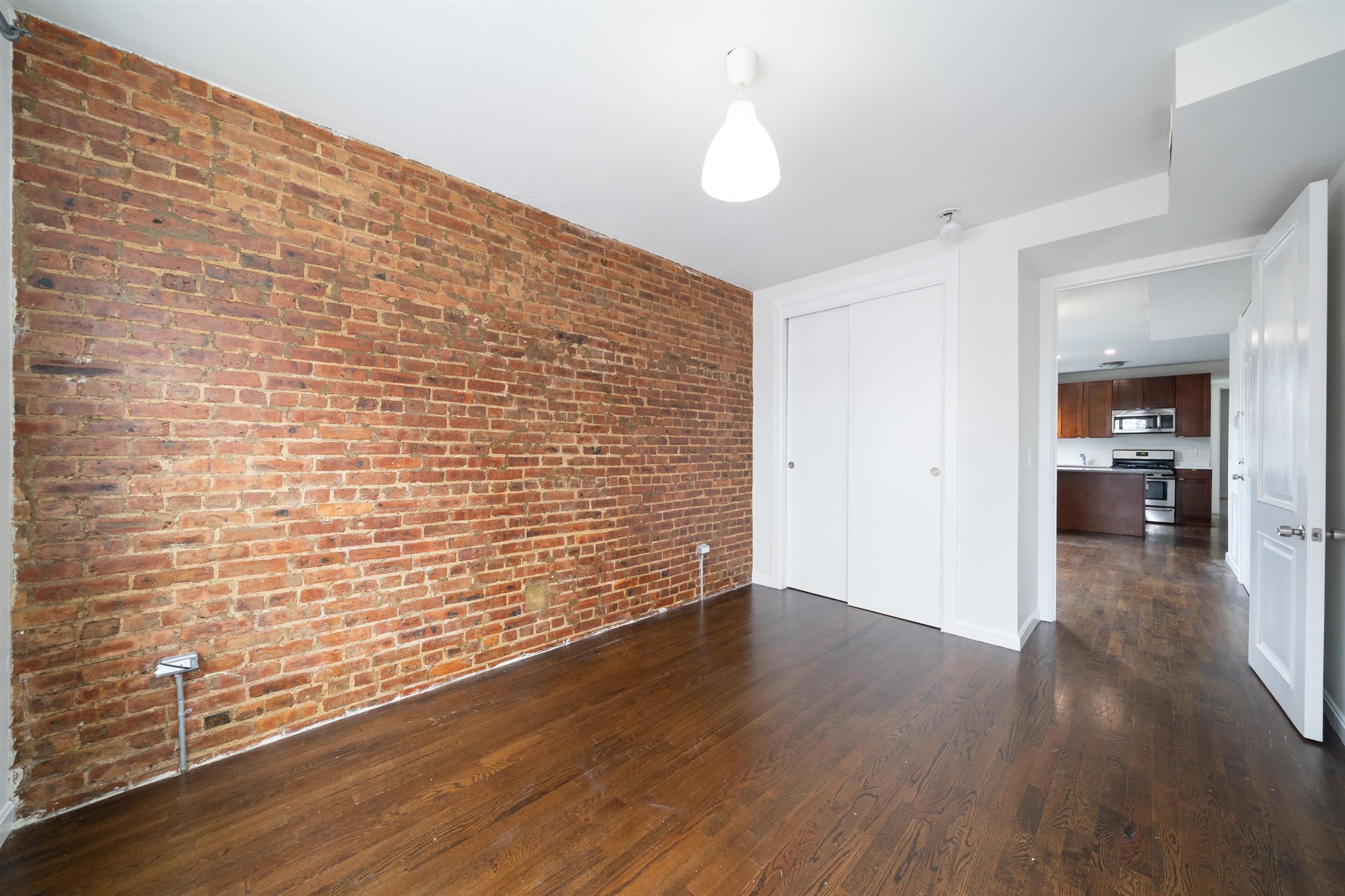 386 BERGEN AVE