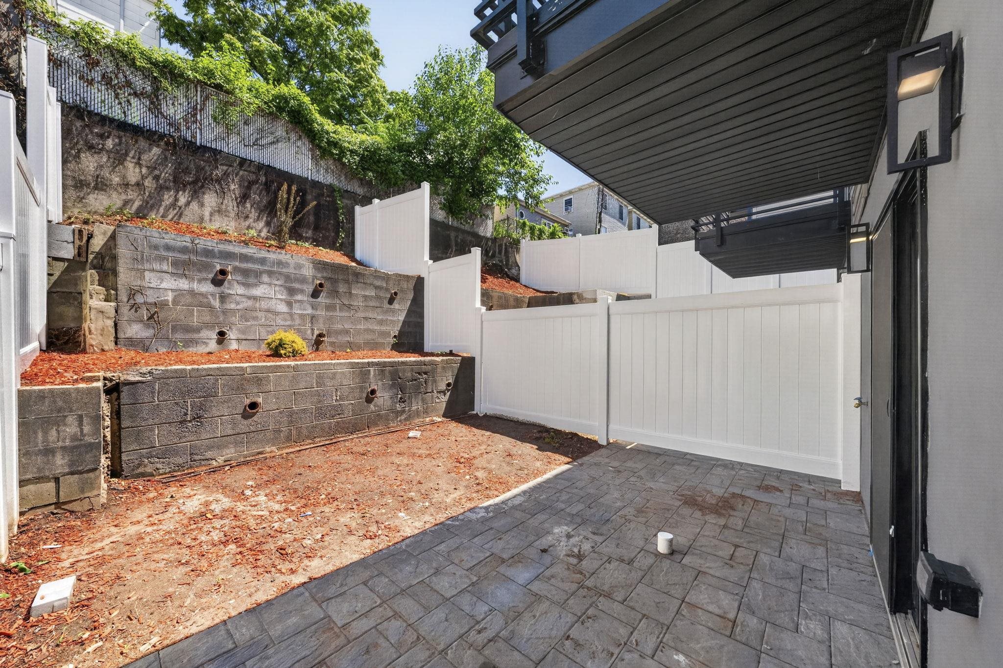 104 TERRACE AVE Unit: 1