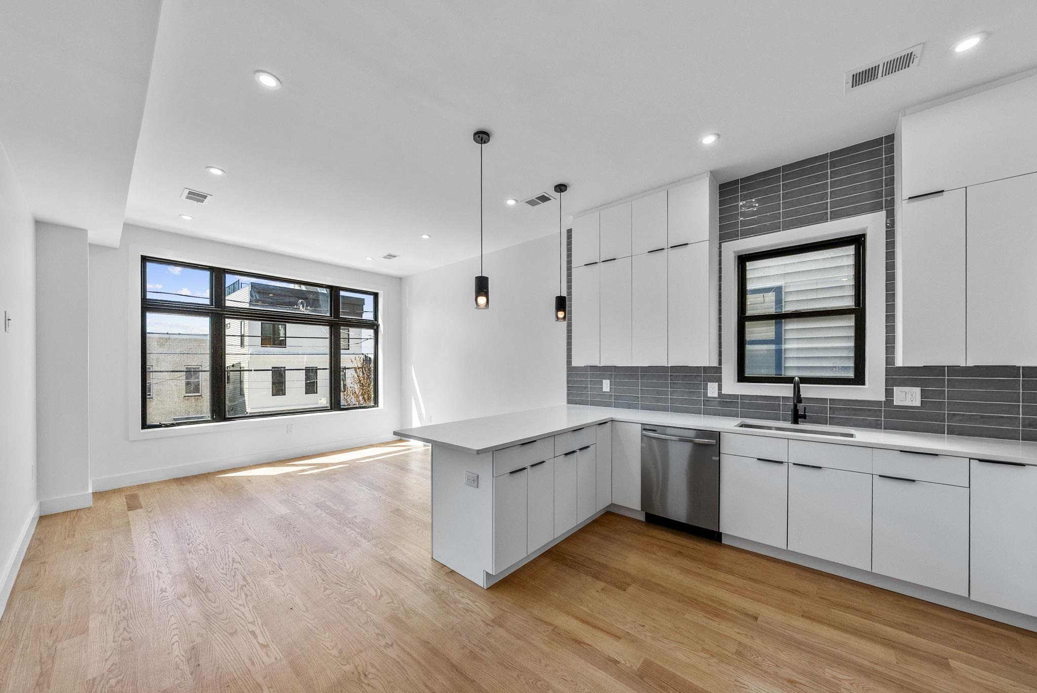 100 TERRACE AVE Unit: 1