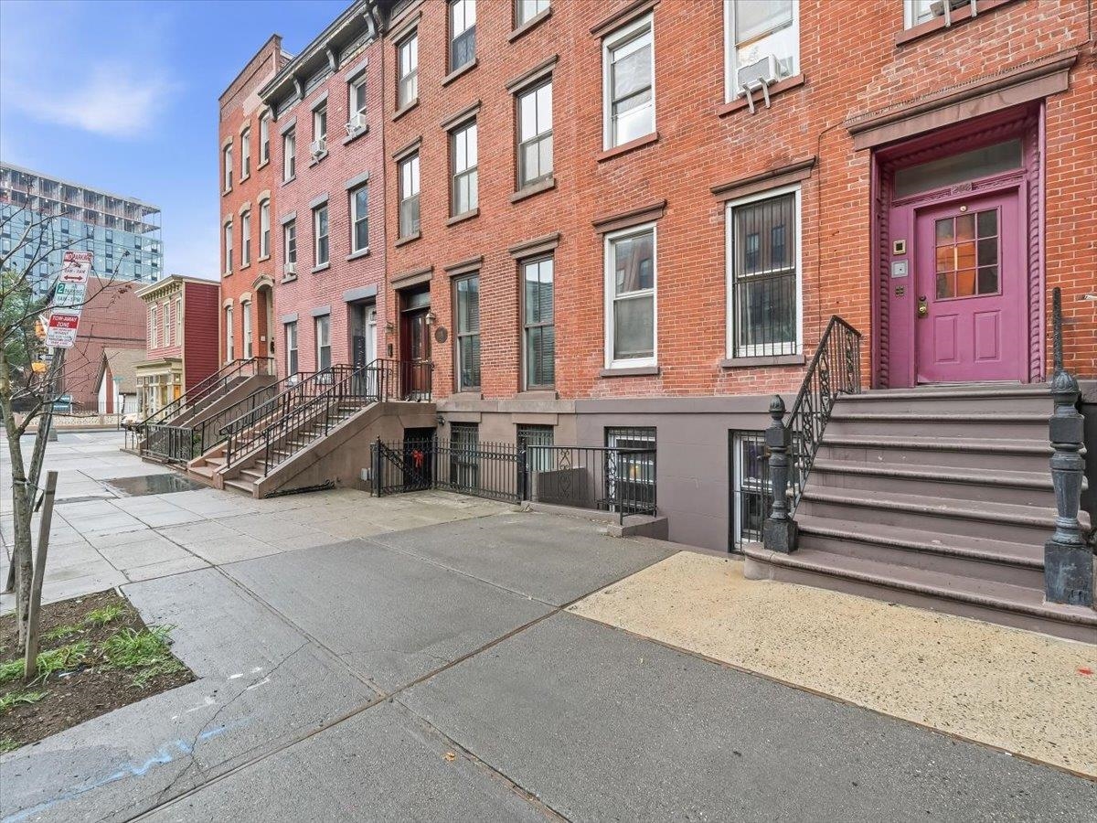 263 GROVE ST