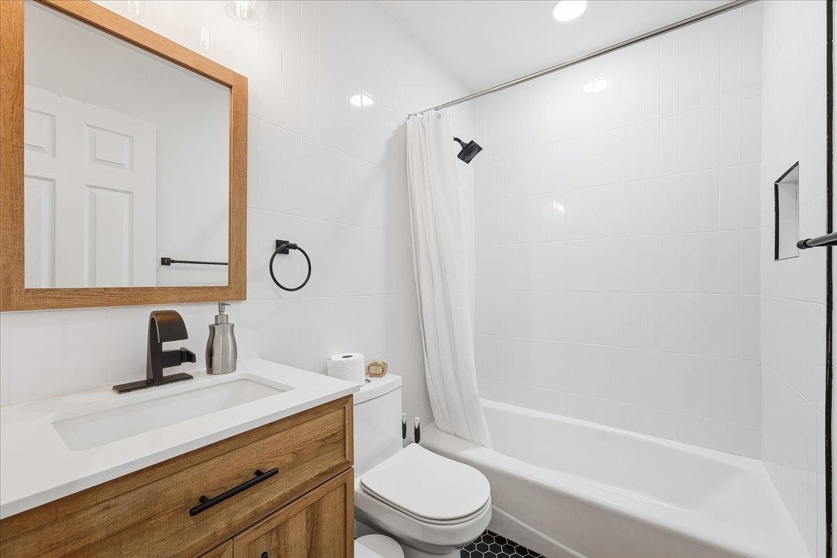 1110 CLINTON ST Unit: 16