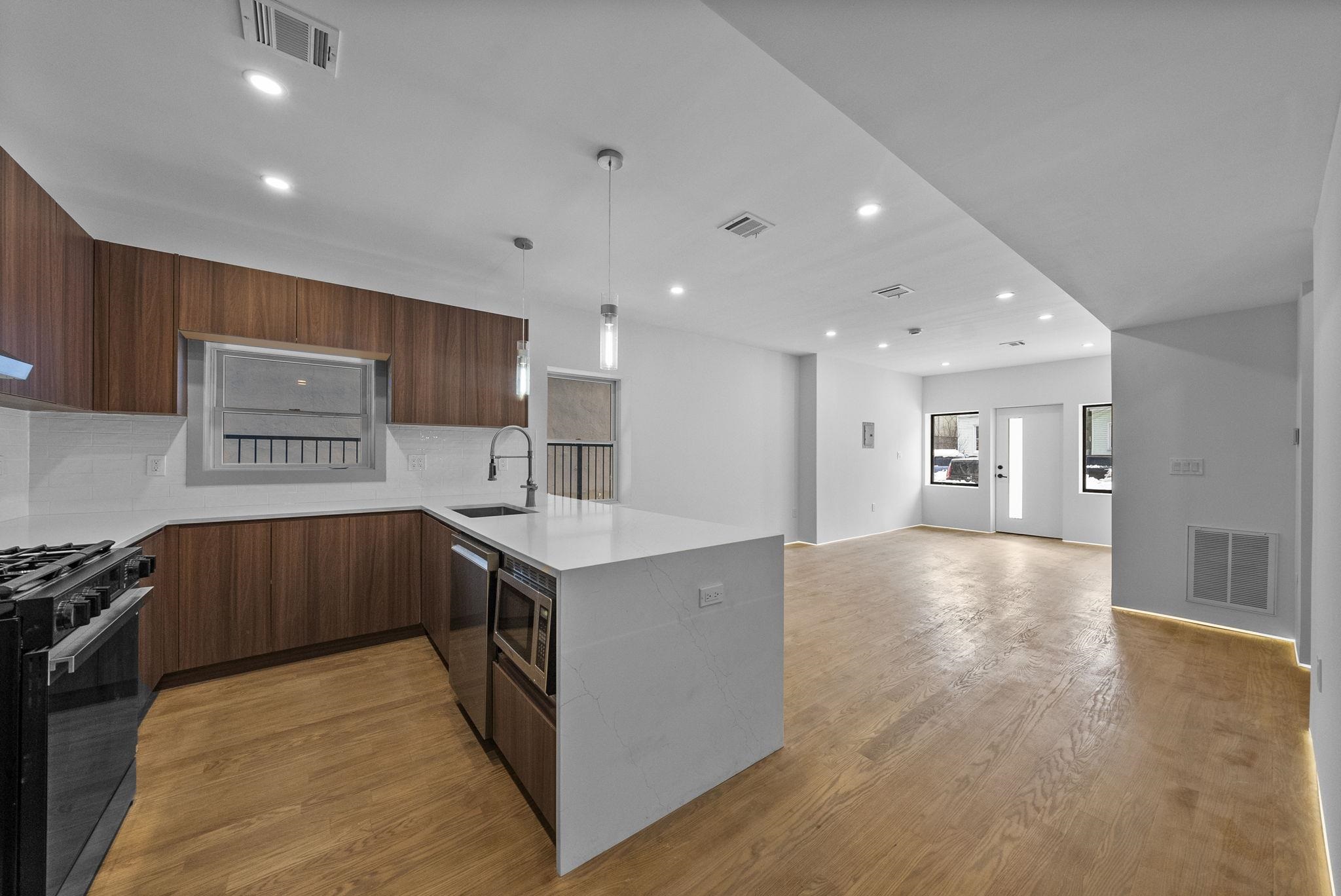 600 BRAMHALL AVE Unit: 1
