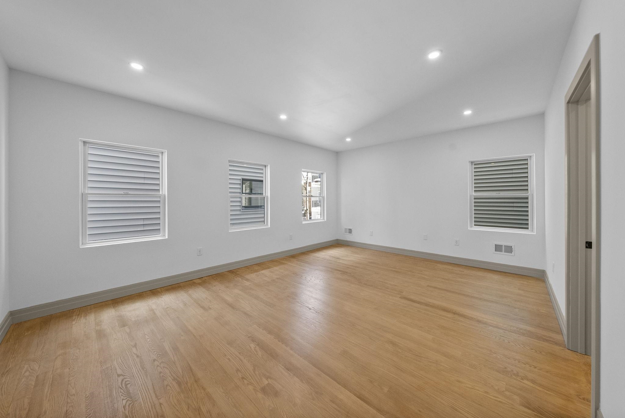 600 BRAMHALL AVE Unit: 1