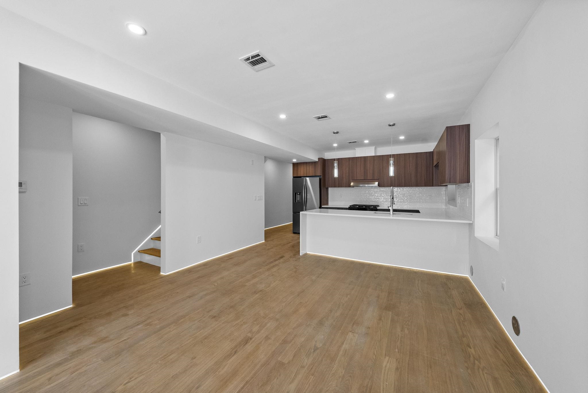 600 BRAMHALL AVE Unit: 1