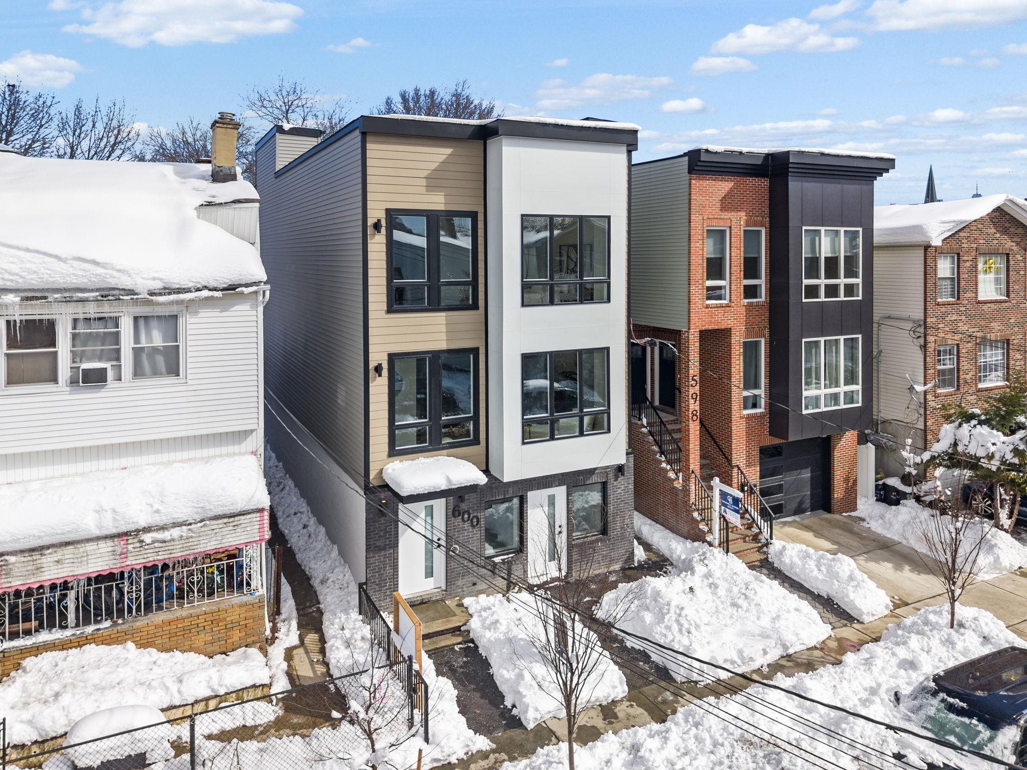 600 BRAMHALL AVE Unit: 1