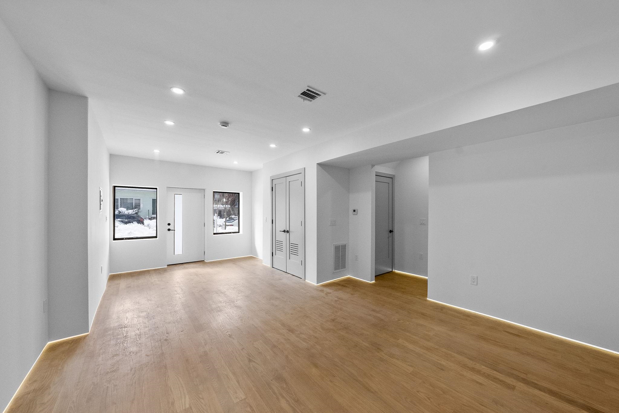 600 BRAMHALL AVE Unit: 1