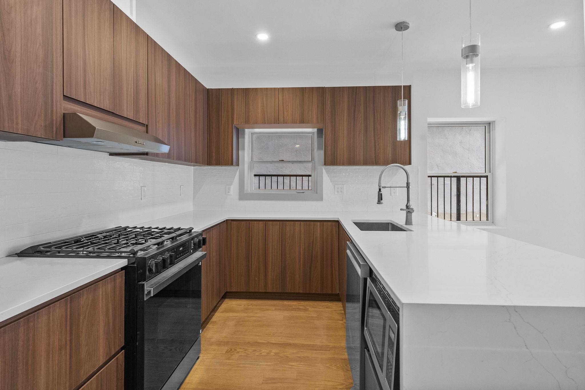 600 BRAMHALL AVE Unit: 1