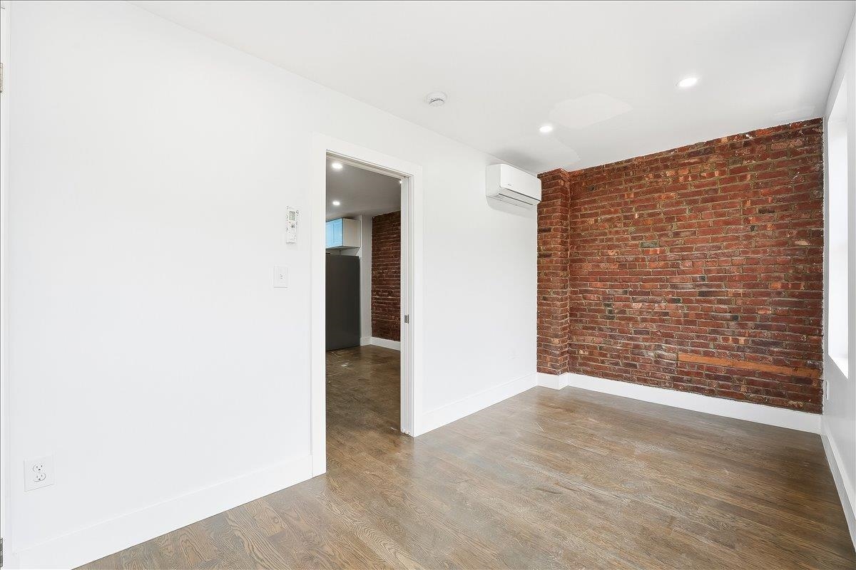 216 6TH ST Unit: 2