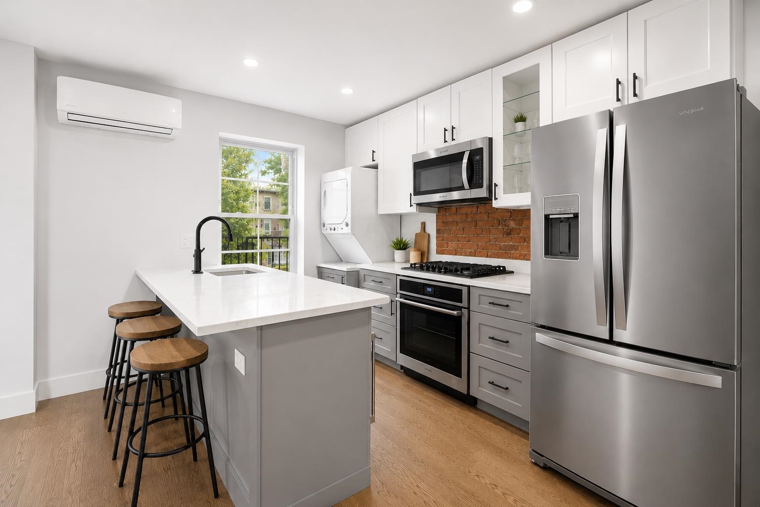 216 6TH ST Unit: 2
