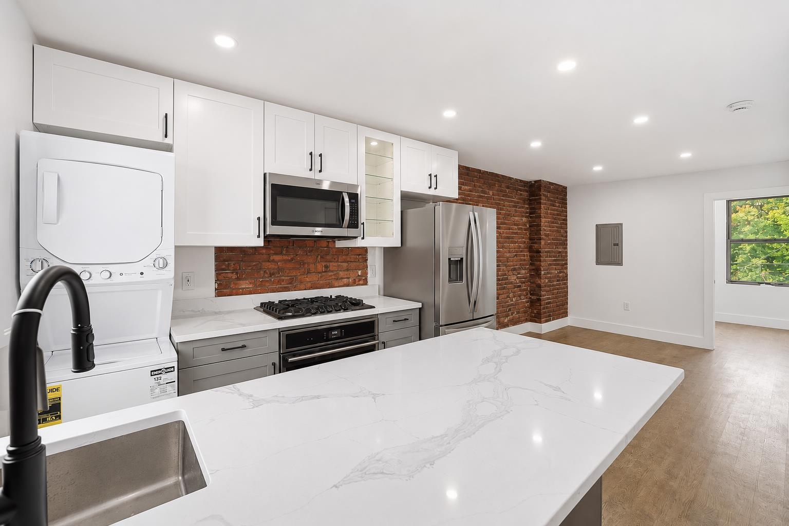 216 6TH ST Unit: 2