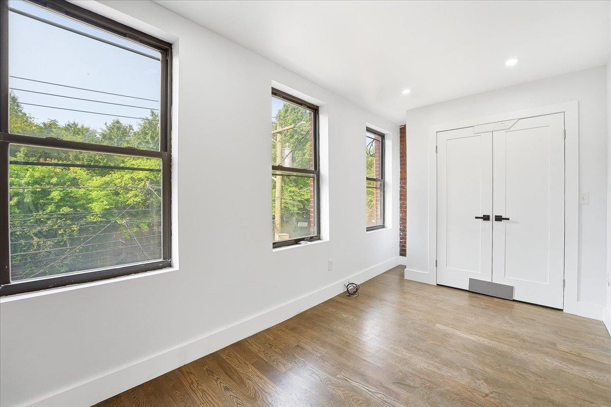 216 6TH ST Unit: 2