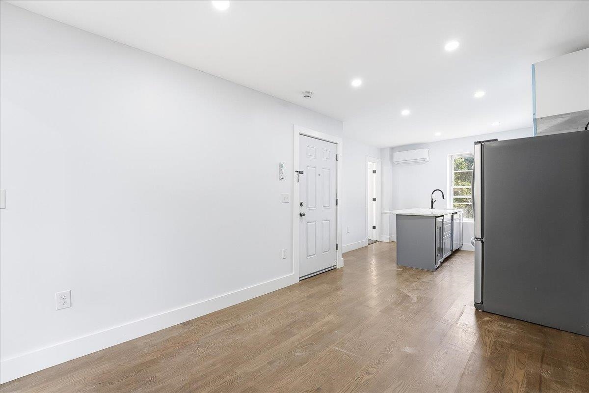 216 6TH ST Unit: 2
