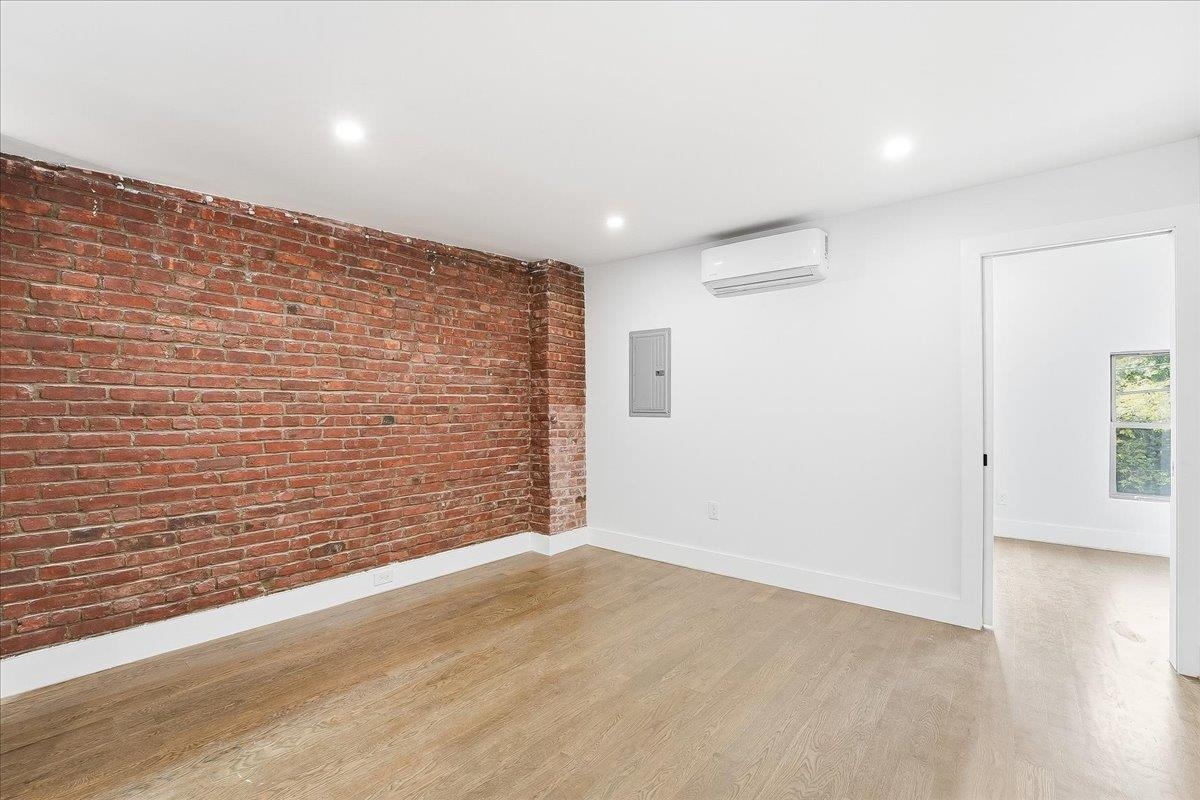 216 6TH ST Unit: 3