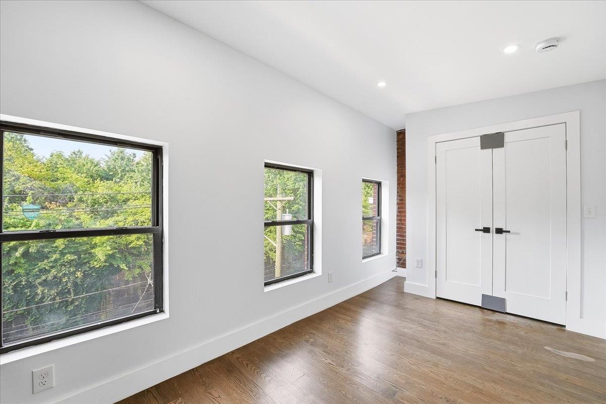 216 6TH ST Unit: 3