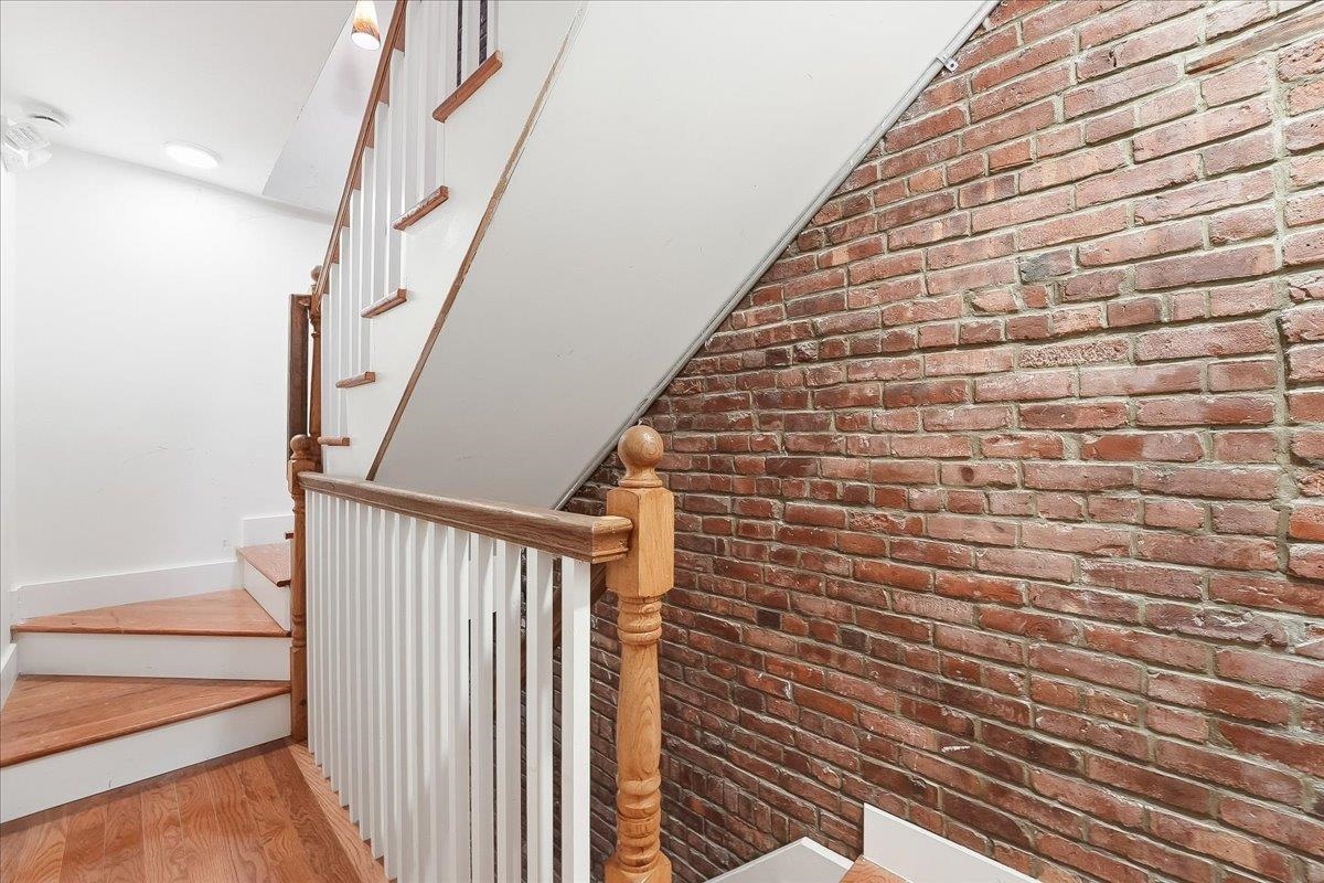 216 6TH ST Unit: 3