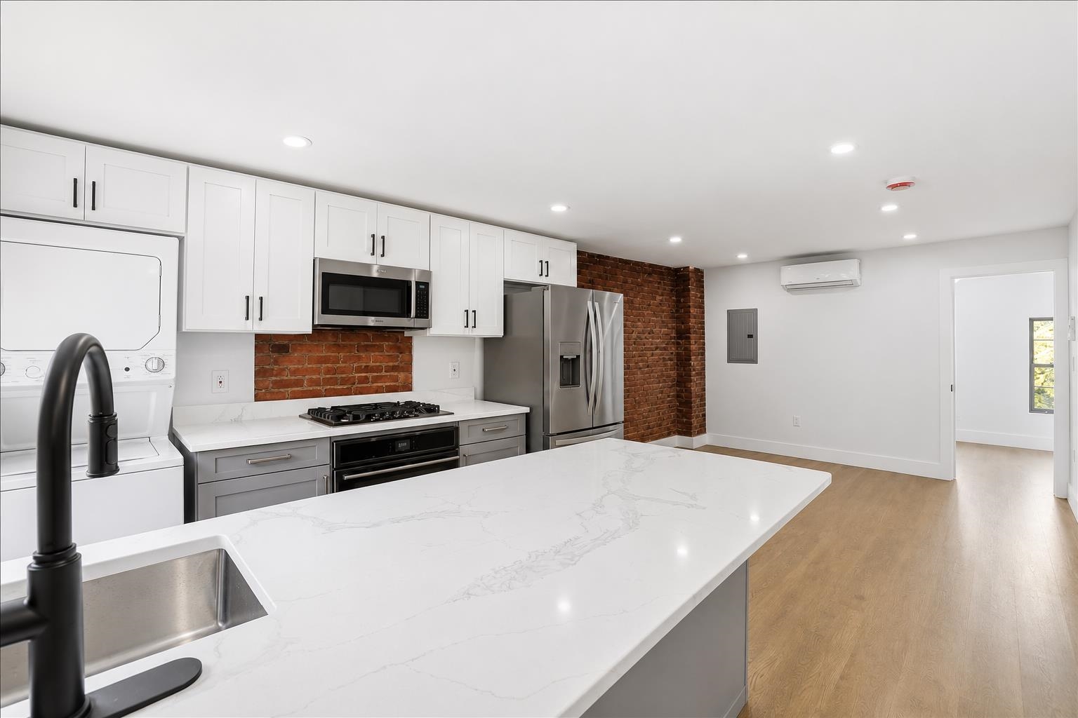 216 6TH ST Unit: 3