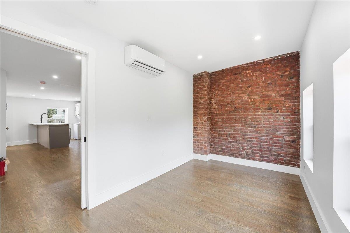 216 6TH ST Unit: 3