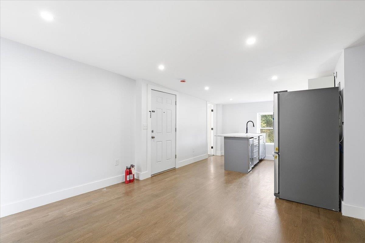 216 6TH ST Unit: 3